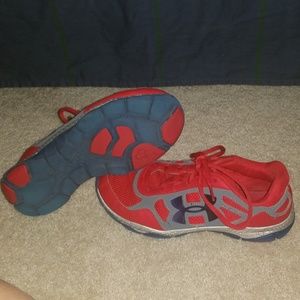 Under armour youth size 6.5 fits a women's size 8.